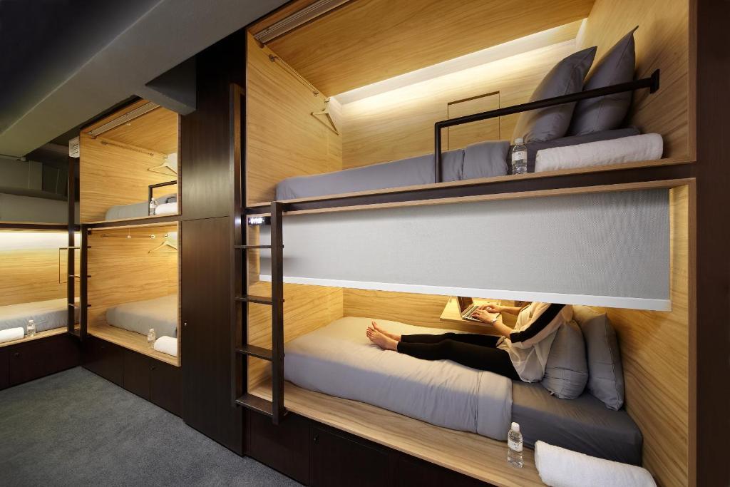 Single Pod Mixed Dormitory Side Entry
